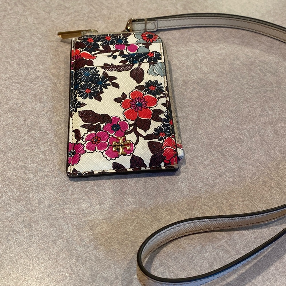 Tory Burch Emerson Print lanyard Wallet CreamRedBlue Wallpaper Floral